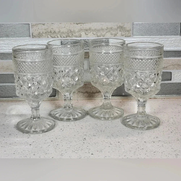 Diamond Cut Stemware Glass Goblet - Set of 4 - Picture 1 of 4